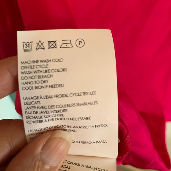 Club Monaco 100% silk top in hot pink - Picture 5 of 5